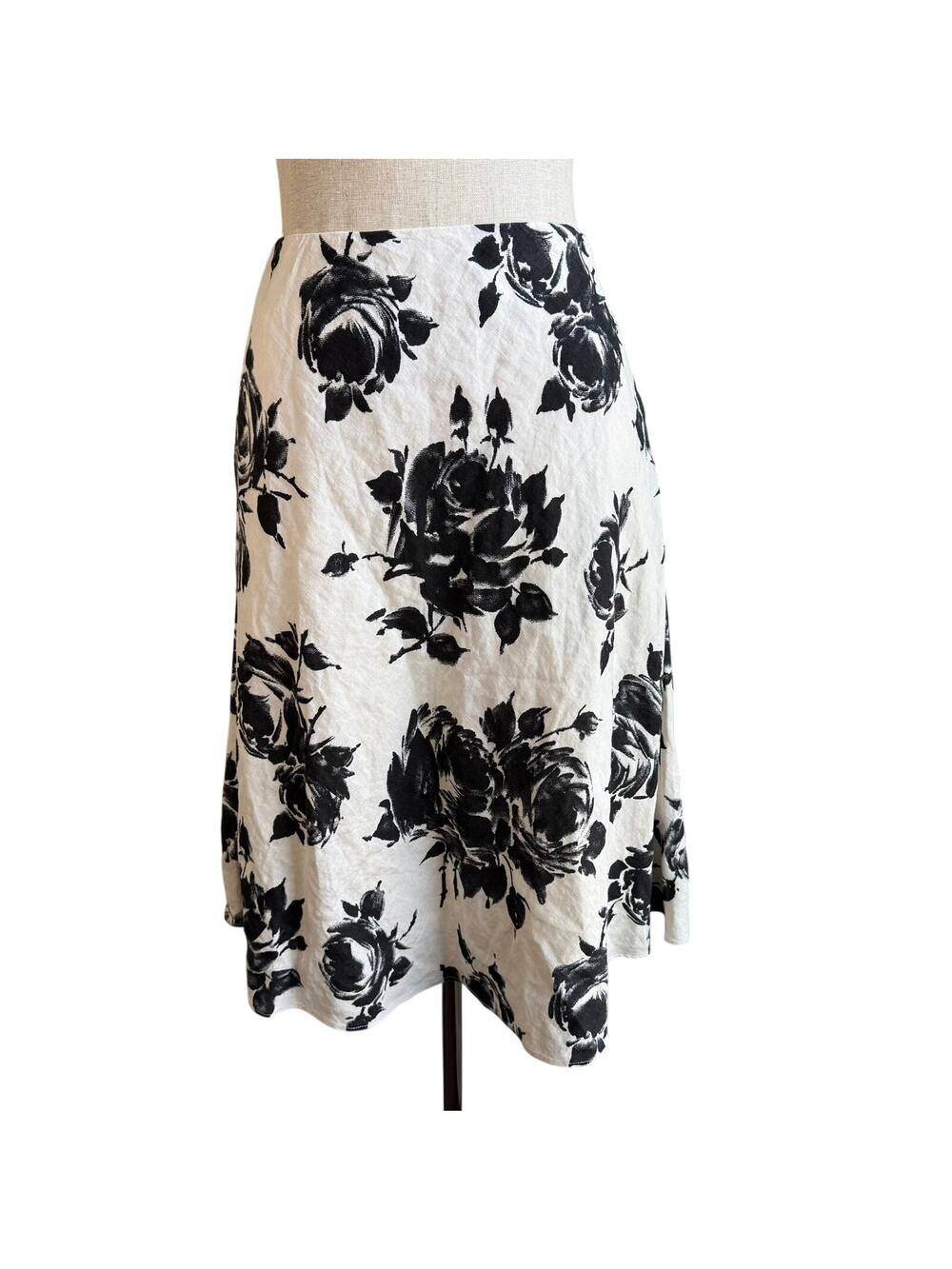 Talbots Petites 100% Linen A-Line Floral Black White Midi Skirt Size 4 Petite